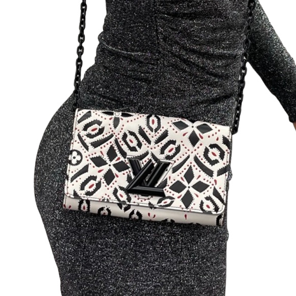 💎✨BEAUTIFUL✨💎 Authentic Twist Chain Louis Vuitton: Timeless Elegance - Picture 11 of 15